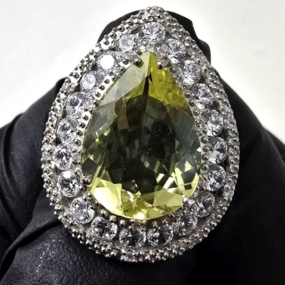 Sterling Silver 925 11 Cttw Peridot Halo Ring – A Bold Brilliance